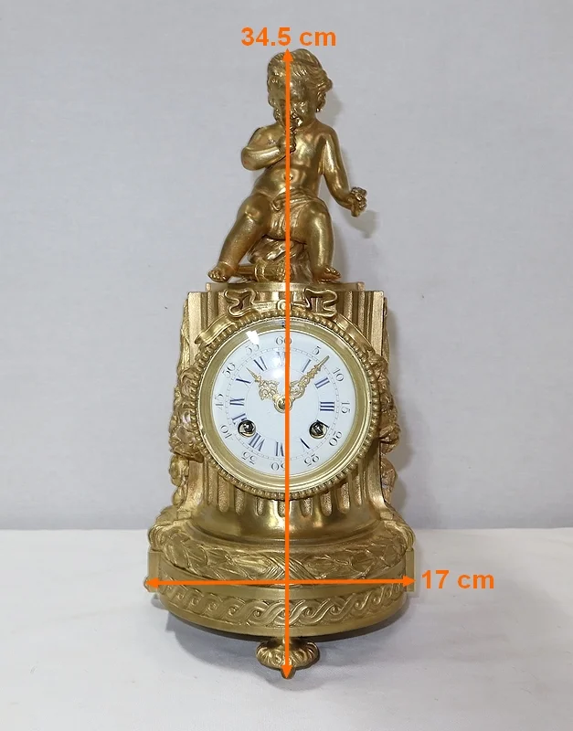 UHR IM LOUIS XVI-STIL