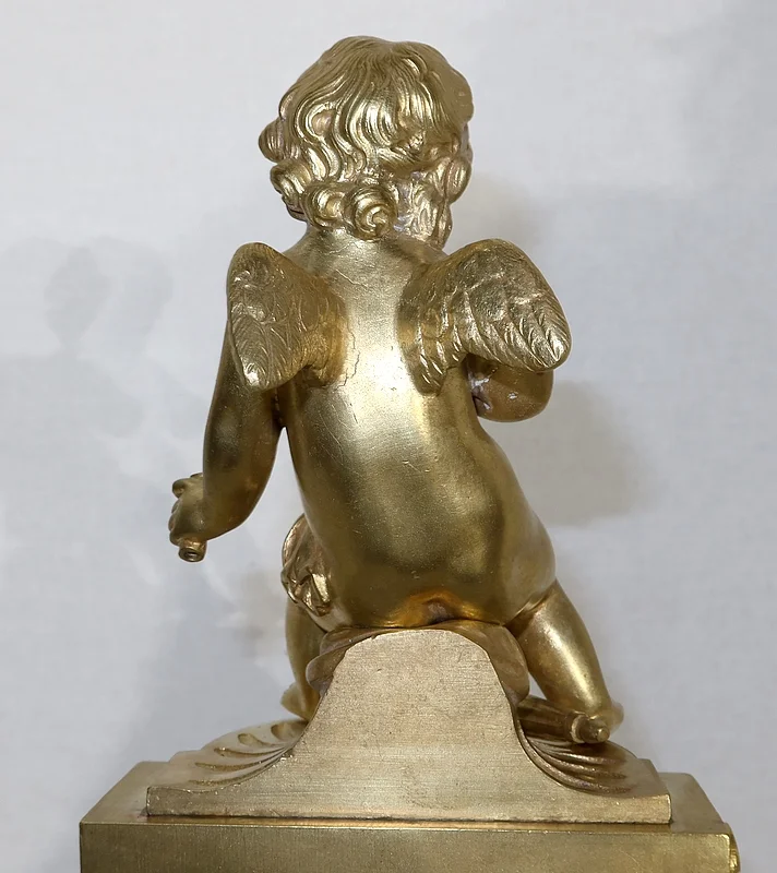 UHR IM LOUIS XVI-STIL