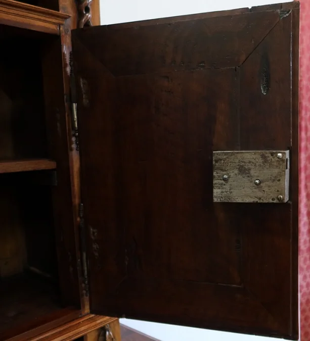 Buffet deux corps diminutif en Noyer, Renaissance – XVIIe