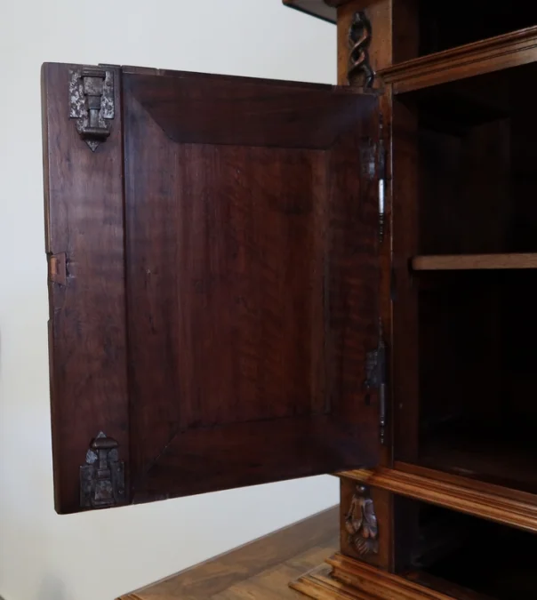 Buffet deux corps diminutif en Noyer, Renaissance – XVIIe