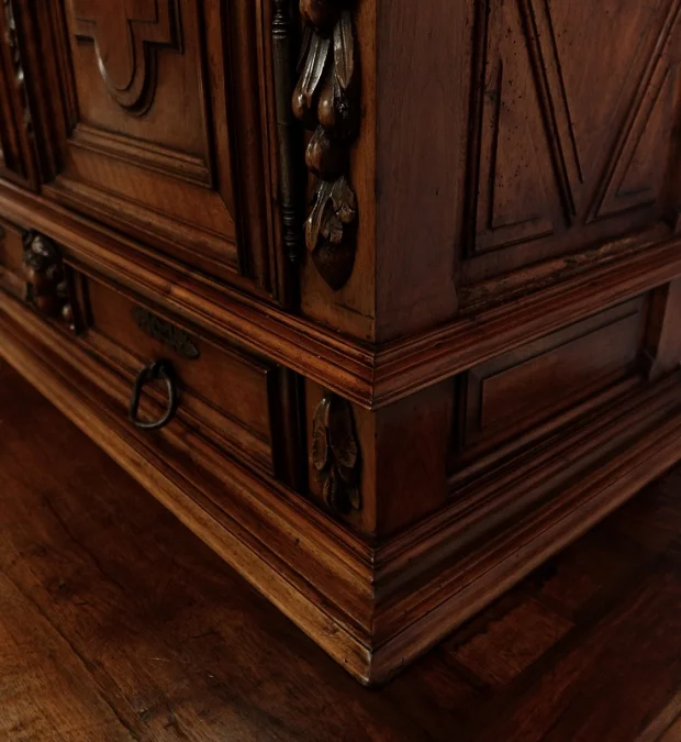 Buffet deux corps diminutif en Noyer, Renaissance – XVIIe