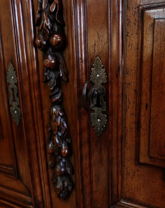 Buffet deux corps diminutif en Noyer, Renaissance – XVIIe