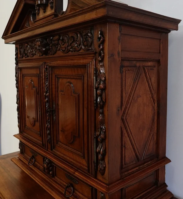 Buffet deux corps diminutif en Noyer, Renaissance – XVIIe