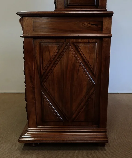 Buffet deux corps diminutif en Noyer, Renaissance – XVIIe
