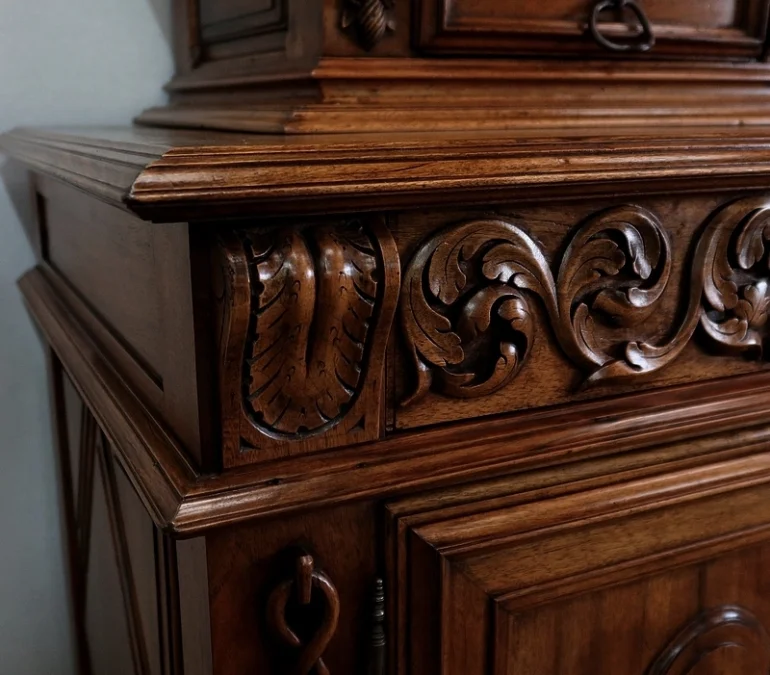 Buffet deux corps diminutif en Noyer, Renaissance – XVIIe