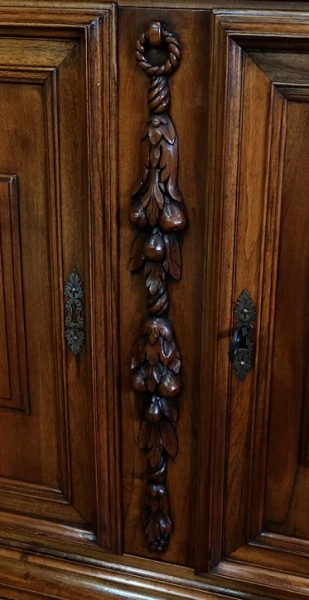 Buffet deux corps diminutif en Noyer, Renaissance – XVIIe
