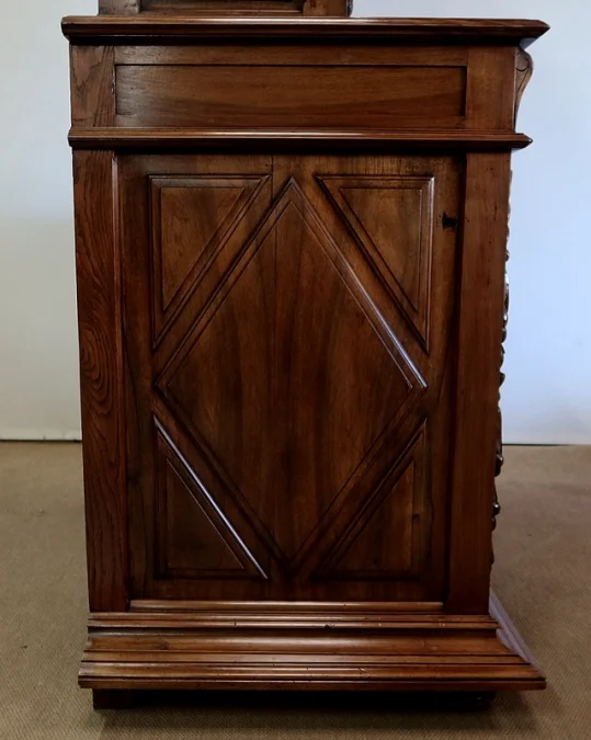 Buffet deux corps diminutif en Noyer, Renaissance – XVIIe