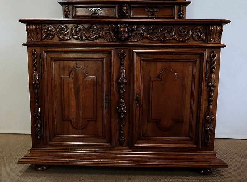 Buffet deux corps diminutif en Noyer, Renaissance – XVIIe