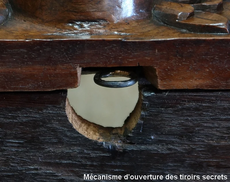 Buffet deux corps diminutif en Noyer, Renaissance – XVIIe