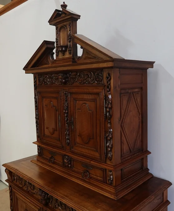 Buffet deux corps diminutif en Noyer, Renaissance – XVIIe