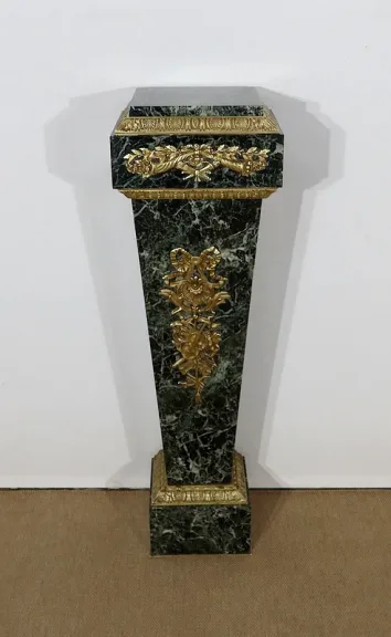 SÄULE IM LOUIS XVI-STIL