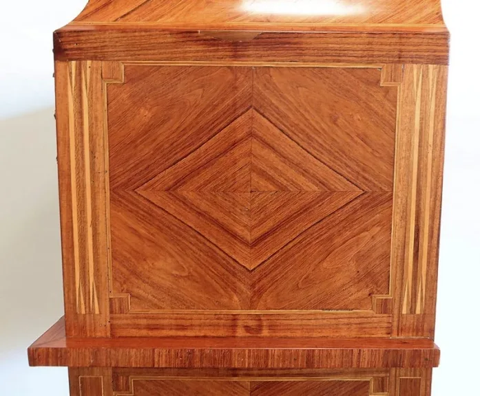 Petit Cabinet en Marqueteries de bois divers, style Louis XVI – 1900
