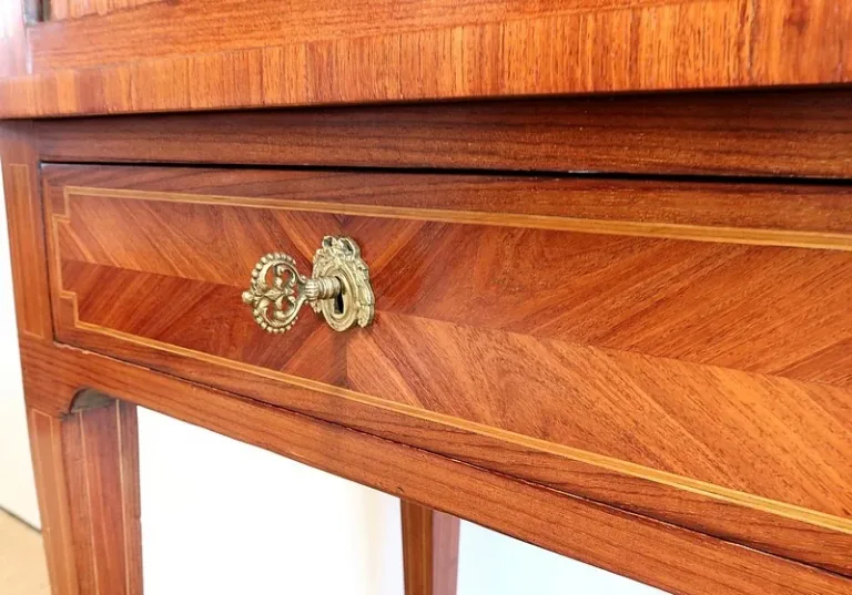 Petit Cabinet en Marqueteries de bois divers, style Louis XVI – 1900
