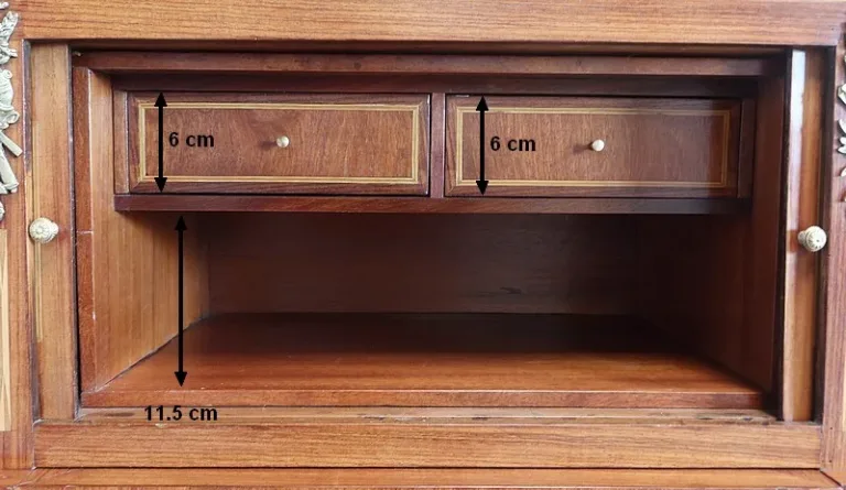Petit Cabinet en Marqueteries de bois divers, style Louis XVI – 1900