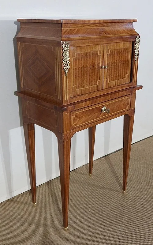 Petit Cabinet en Marqueteries de bois divers, style Louis XVI – 1900