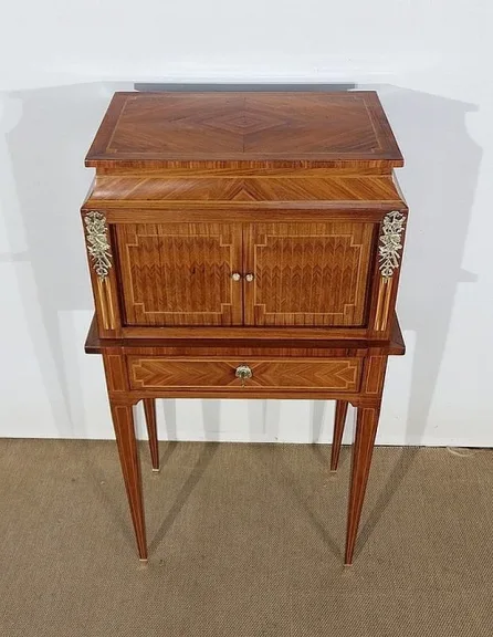 Petit Cabinet en Marqueteries de bois divers, style Louis XVI – 1900
