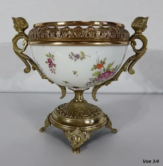 SCHALE AUS BRONZE UND PORZELLAN