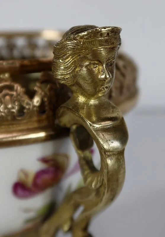 Coupe en Bronze et Porcelaine à décors fleuris – Fin XIXe