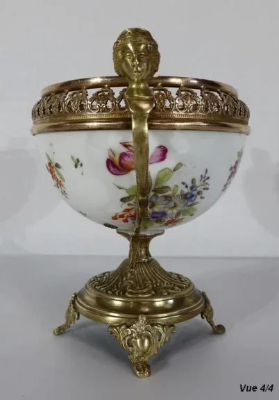 SCHALE AUS BRONZE UND PORZELLAN