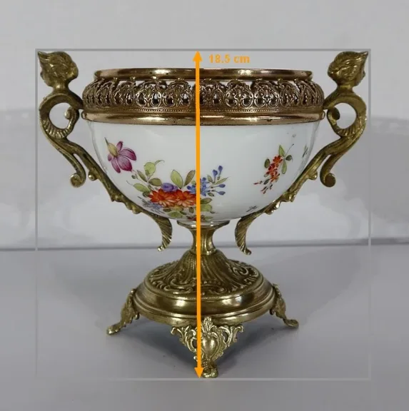 SCHALE AUS BRONZE UND PORZELLAN