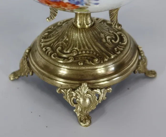 SCHALE AUS BRONZE UND PORZELLAN