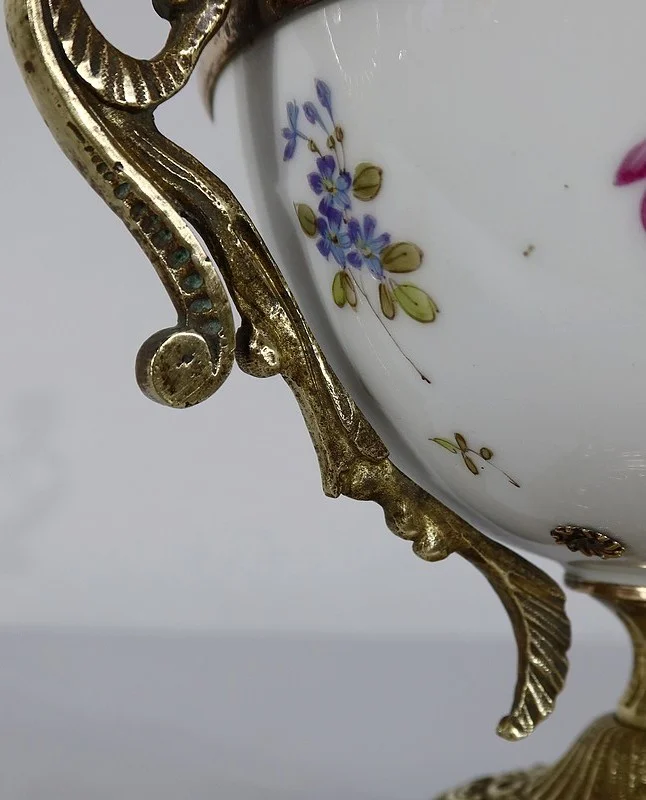 Coupe en Bronze et Porcelaine à décors fleuris – Fin XIXe