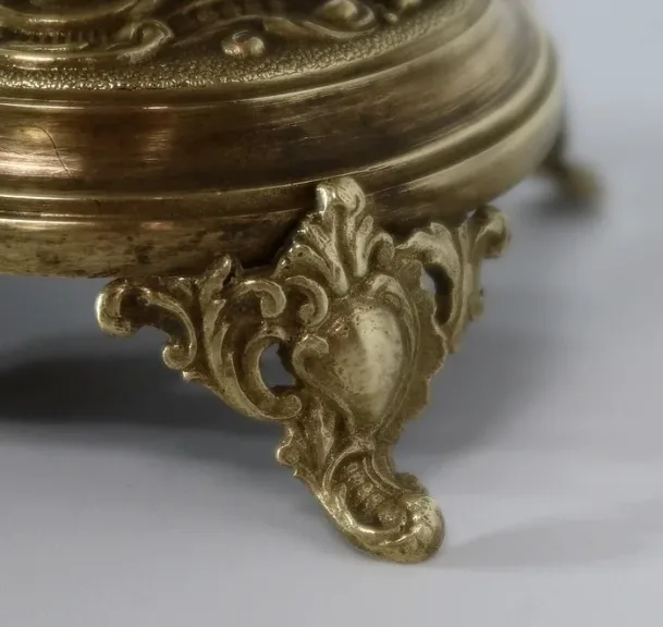 SCHALE AUS BRONZE UND PORZELLAN