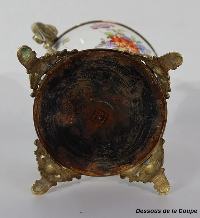 Coupe en Bronze et Porcelaine à décors fleuris – Fin XIXe