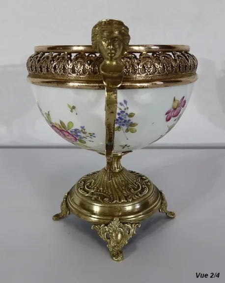 SCHALE AUS BRONZE UND PORZELLAN