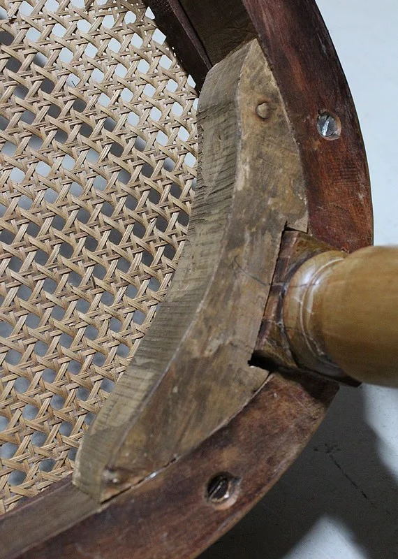 Paire de Chaises Cannées, en Merisier Blond massif - 1920/1930