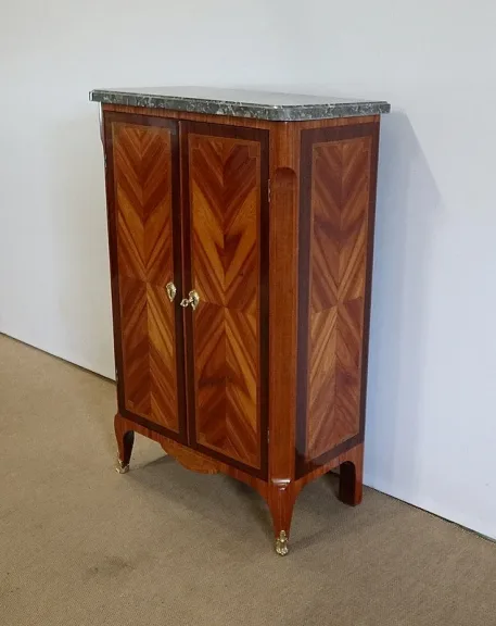 SCHRANK IM ÜBERGANGSSTIL