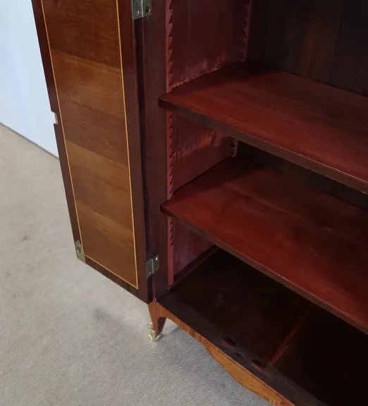 SCHRANK IM ÜBERGANGSSTIL
