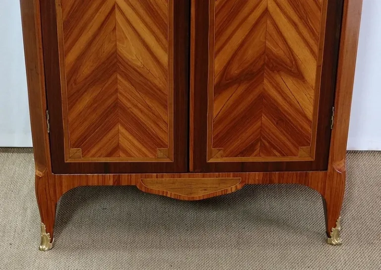 SCHRANK IM ÜBERGANGSSTIL