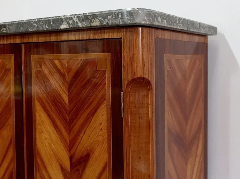 SCHRANK IM ÜBERGANGSSTIL