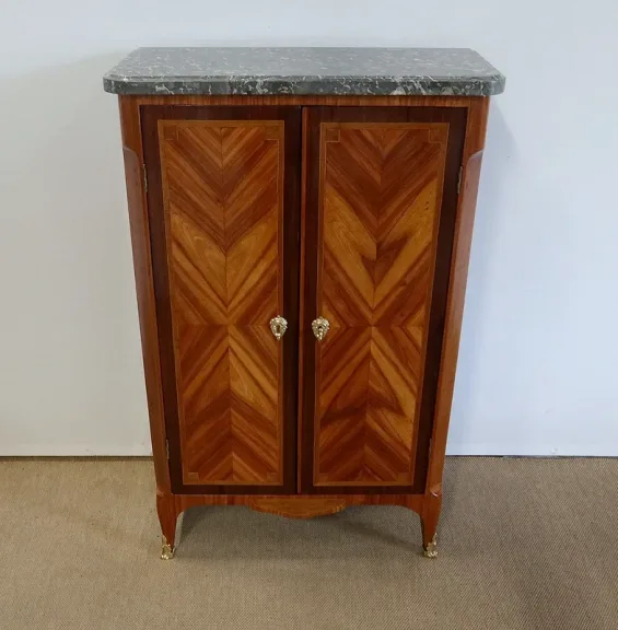 SCHRANK IM ÜBERGANGSSTIL