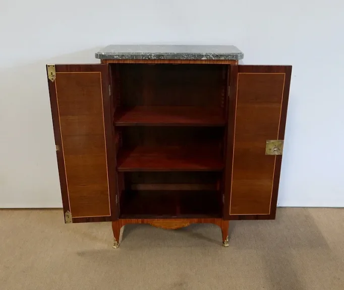 SCHRANK IM ÜBERGANGSSTIL