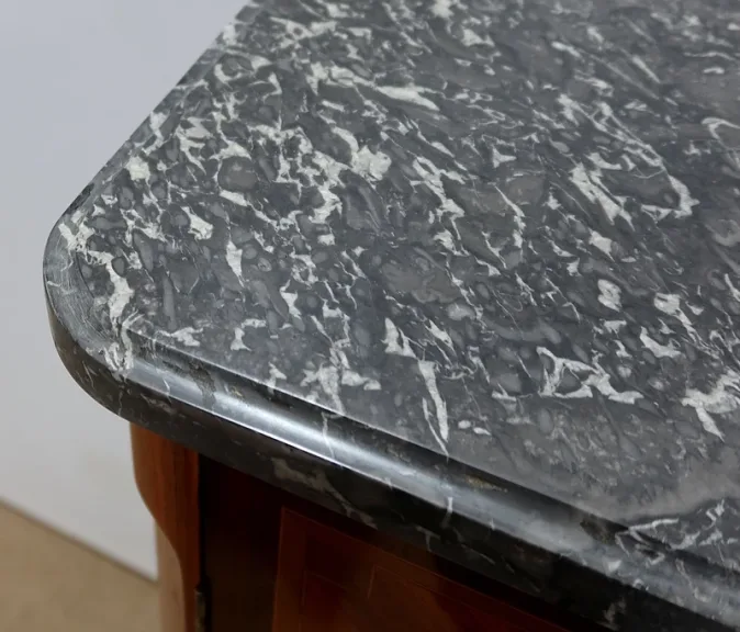 SCHRANK IM ÜBERGANGSSTIL