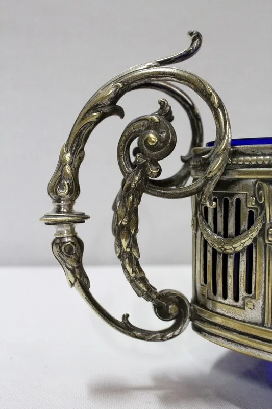 SILVER PLATE CENTER PIECE