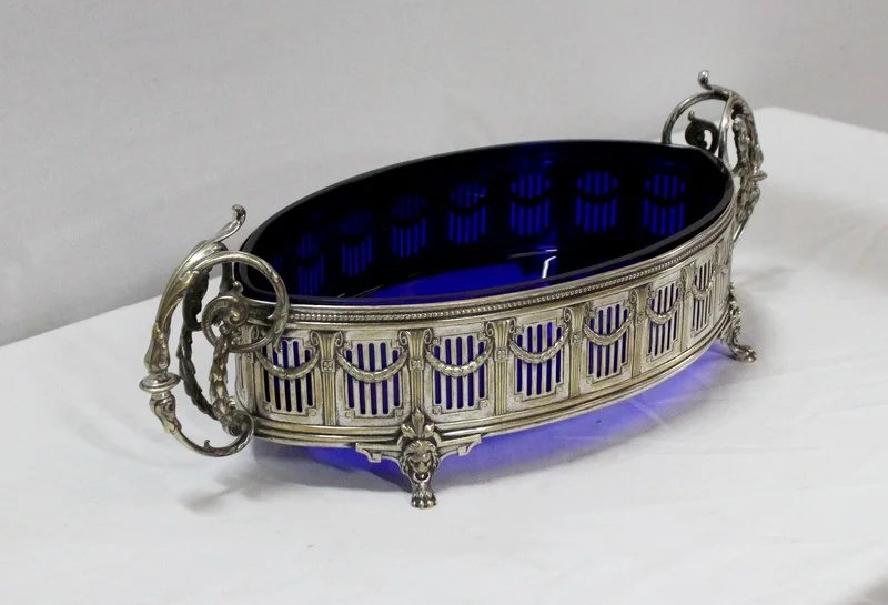 SILVER PLATE CENTER PIECE