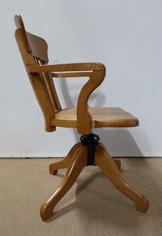 REVOLVING DESK CHAIR