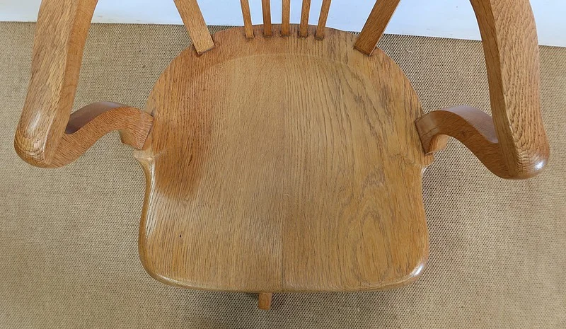 REVOLVING DESK CHAIR
