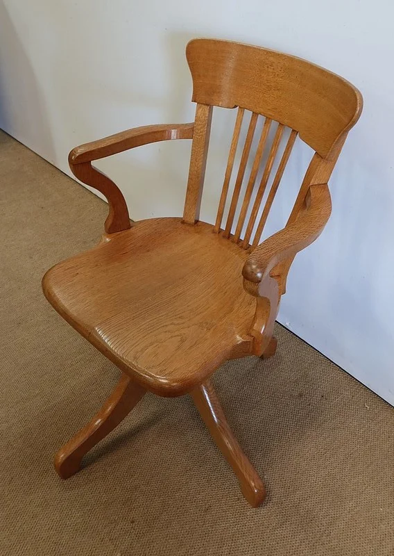 REVOLVING DESK CHAIR