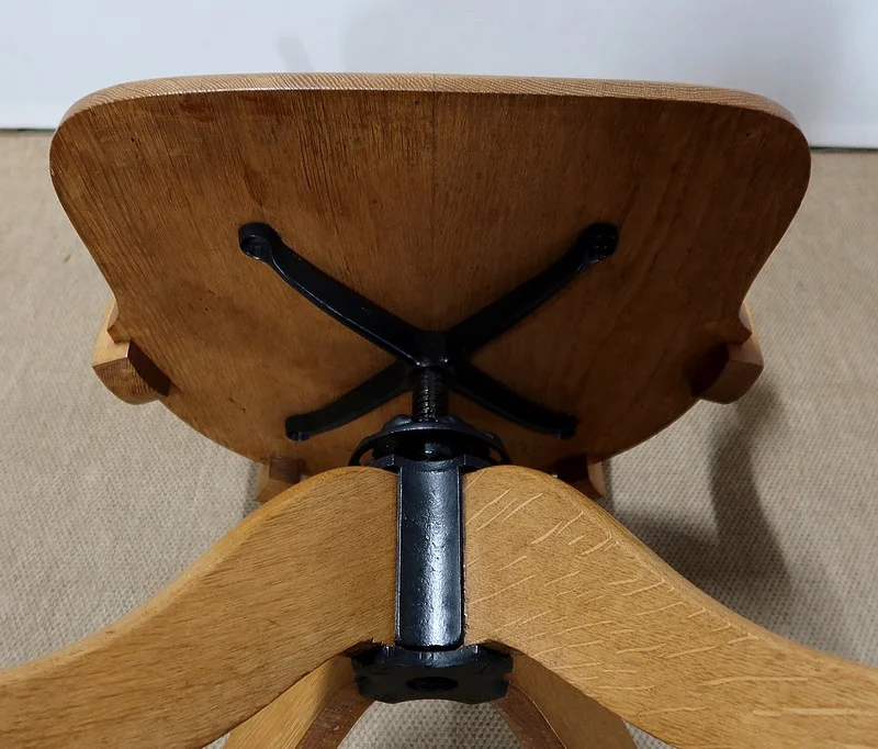 REVOLVING DESK CHAIR
