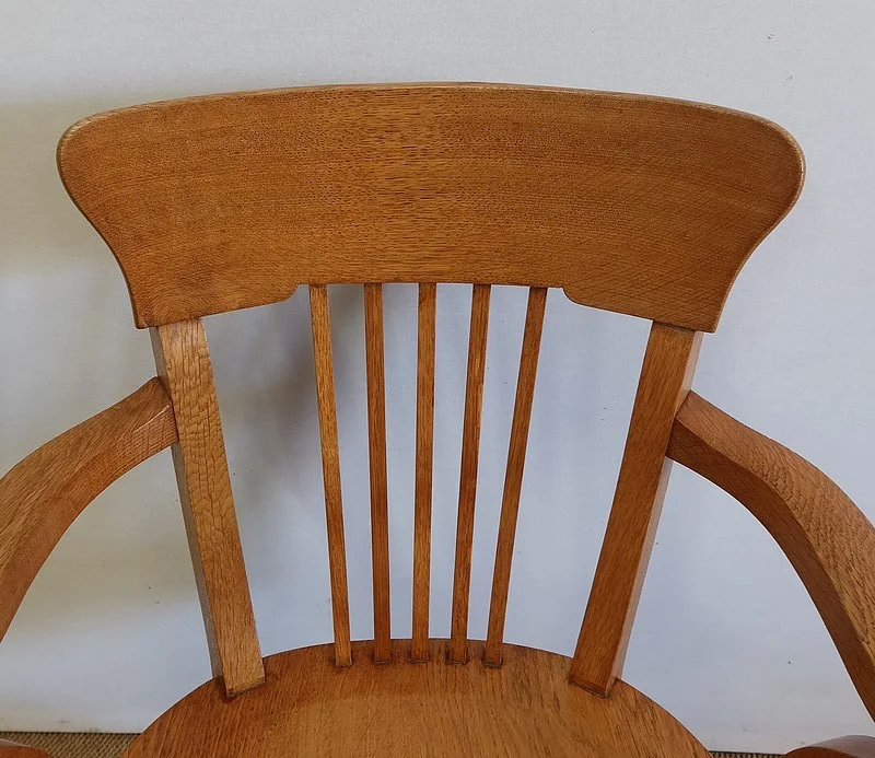 REVOLVING DESK CHAIR