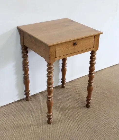TISCH IM LOUIS-PHILIPPE-STIL