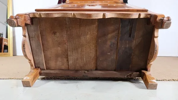 Rare Bonnetière Régionale en Merisier blond, Louis XV – Début XIXe