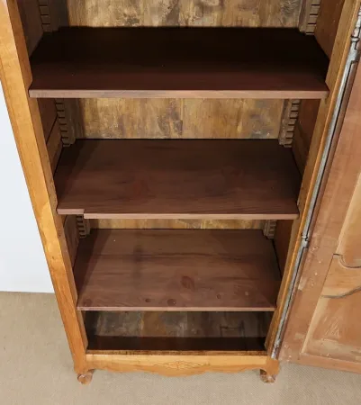 Rare Bonnetière Régionale en Merisier blond, Louis XV – Début XIXe