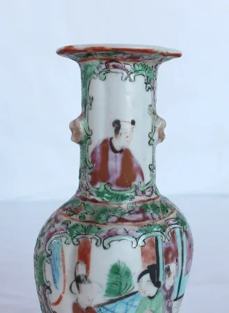 Petits vases balustre en Porcelaine de Canton - XIXe