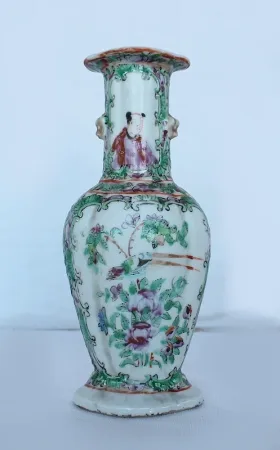 Petits vases balustre en Porcelaine de Canton - XIXe