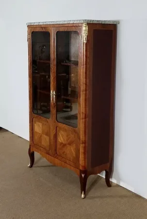 Petite Vitrine en Bois Précieux et Marbre Vert d'Estours, style Transition Louis XV / Louis XVI – Début XXe